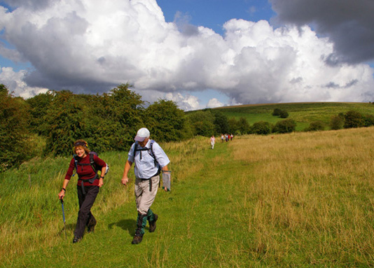Walking up Nettleton Dale (Lincolnshire Wolds)LWC/Photo � Arnold Underwood/17th Aug 2008